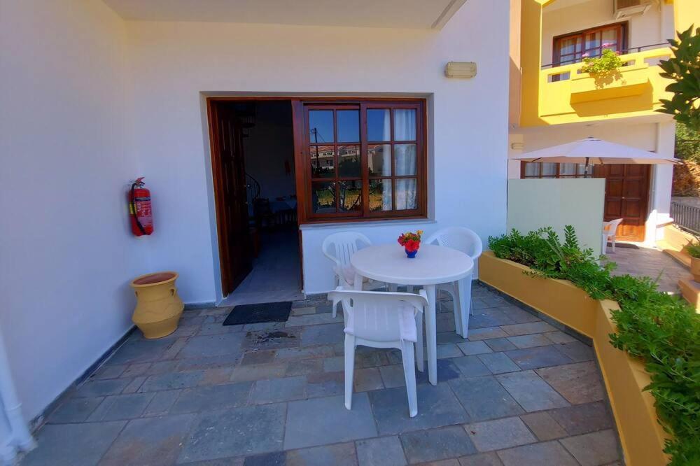 Menelaos Apartments Daratsos 외부 사진